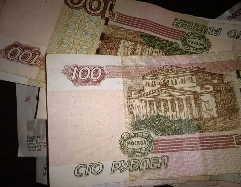 100 рублей
