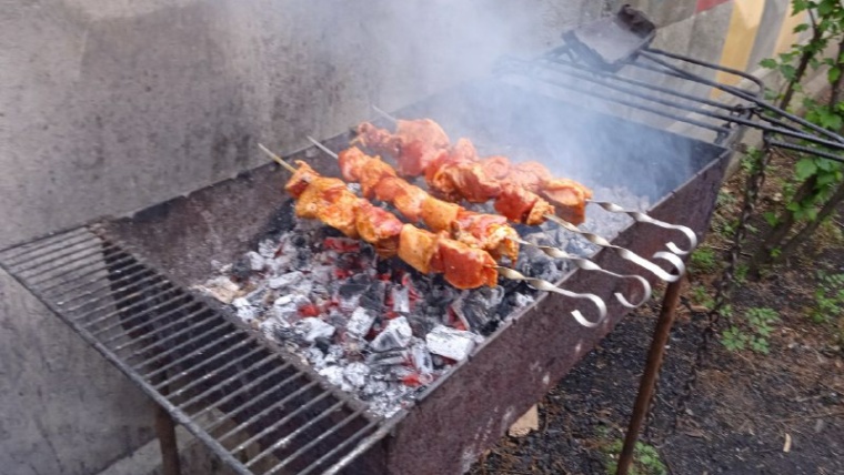 майский шашлык