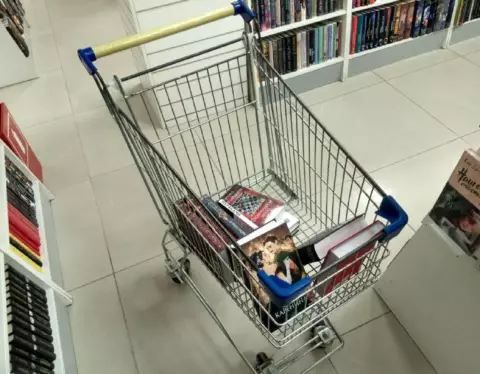 книги-в-тележке
